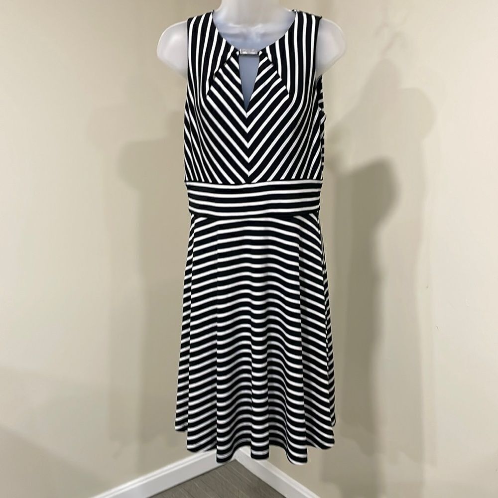 NWOT Liz Claiborne black white striped dress.  Size 8 M medium